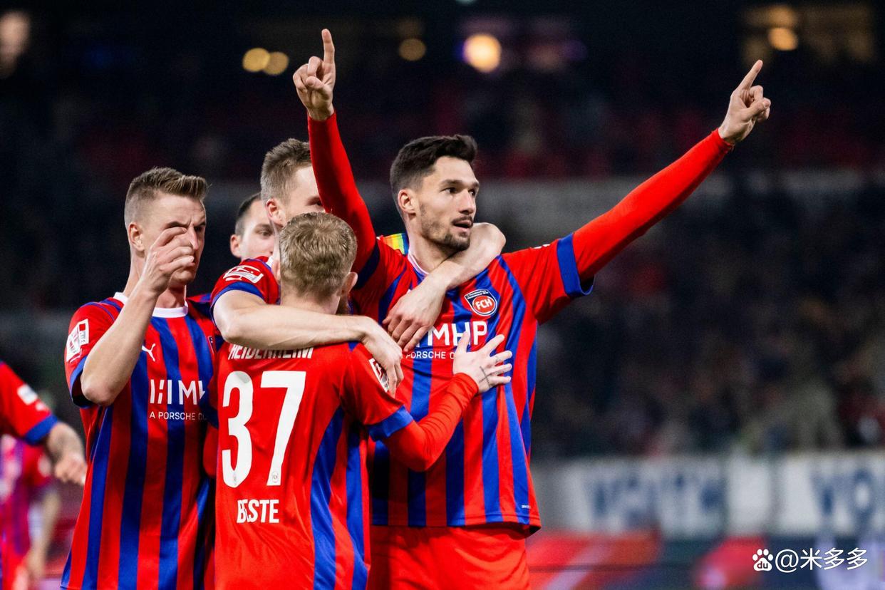 包含斯图加特客场大胜保住德甲资格确保留在联赛主舞台的词条